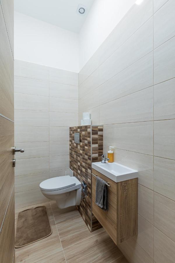 Csengery Deluxe Home With Balcony Budapeste Exterior foto